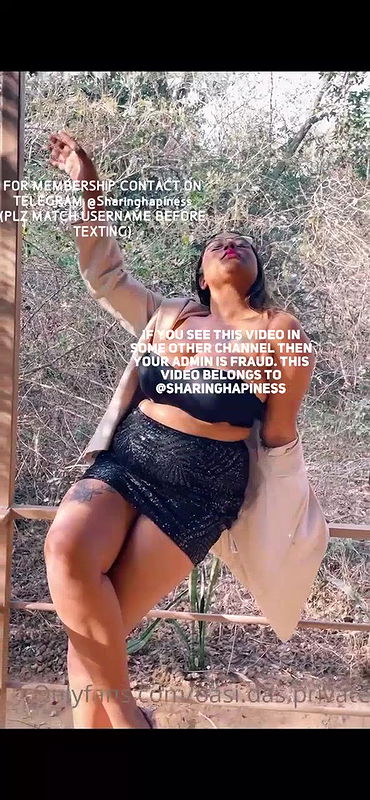 Oasi topless in public