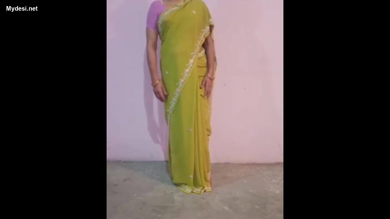 Bhabhi in sare having sex