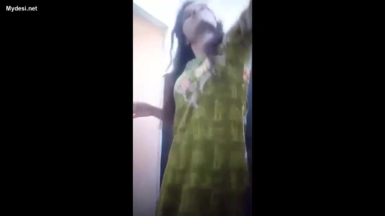 Desi  cute college girl bath
