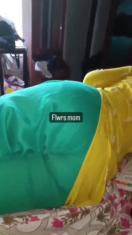 Studying girl show her clearly ass