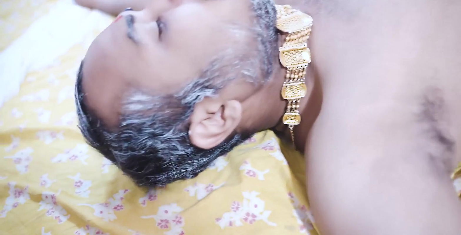 motherchod burha aurat banke aaya chodne ke liye khud ke hi bahu ko Full Movie