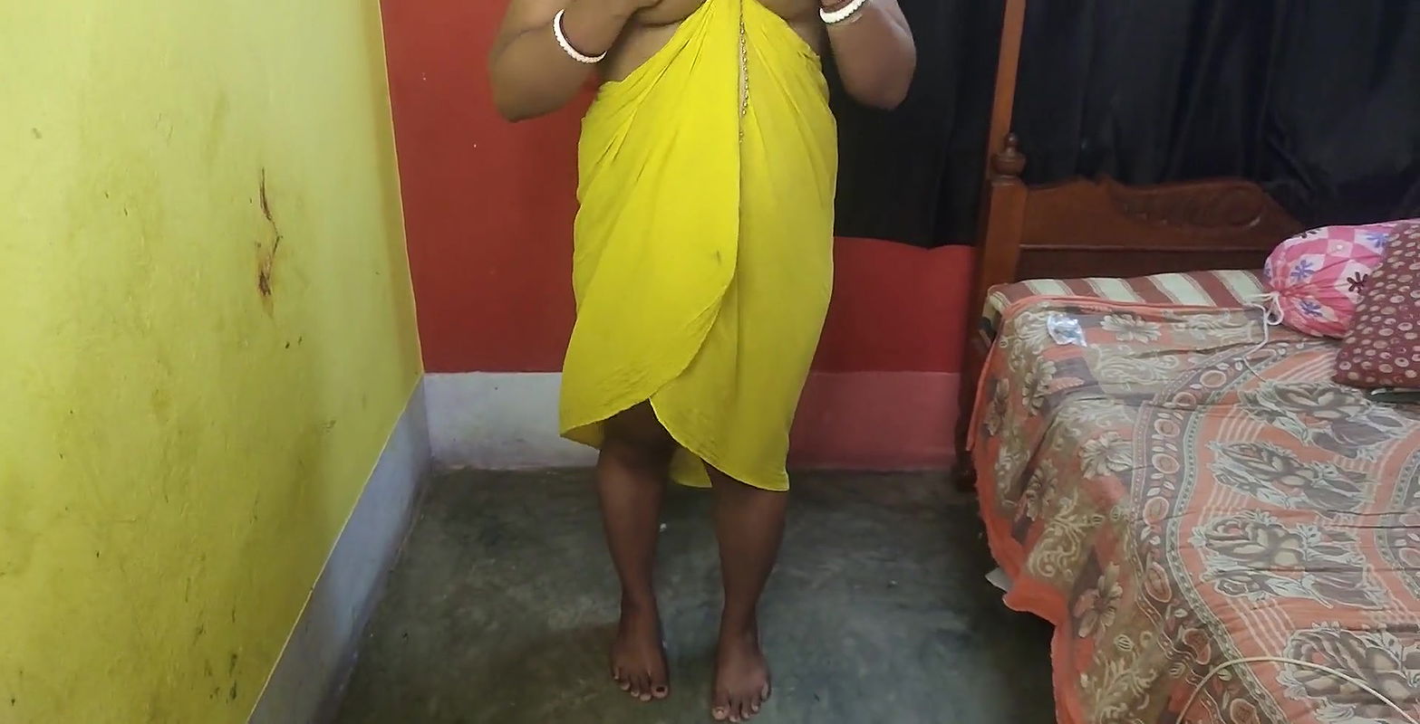 Sexy Bengali Bhabi fucking with Cucumber in her bedroom in yellow dress