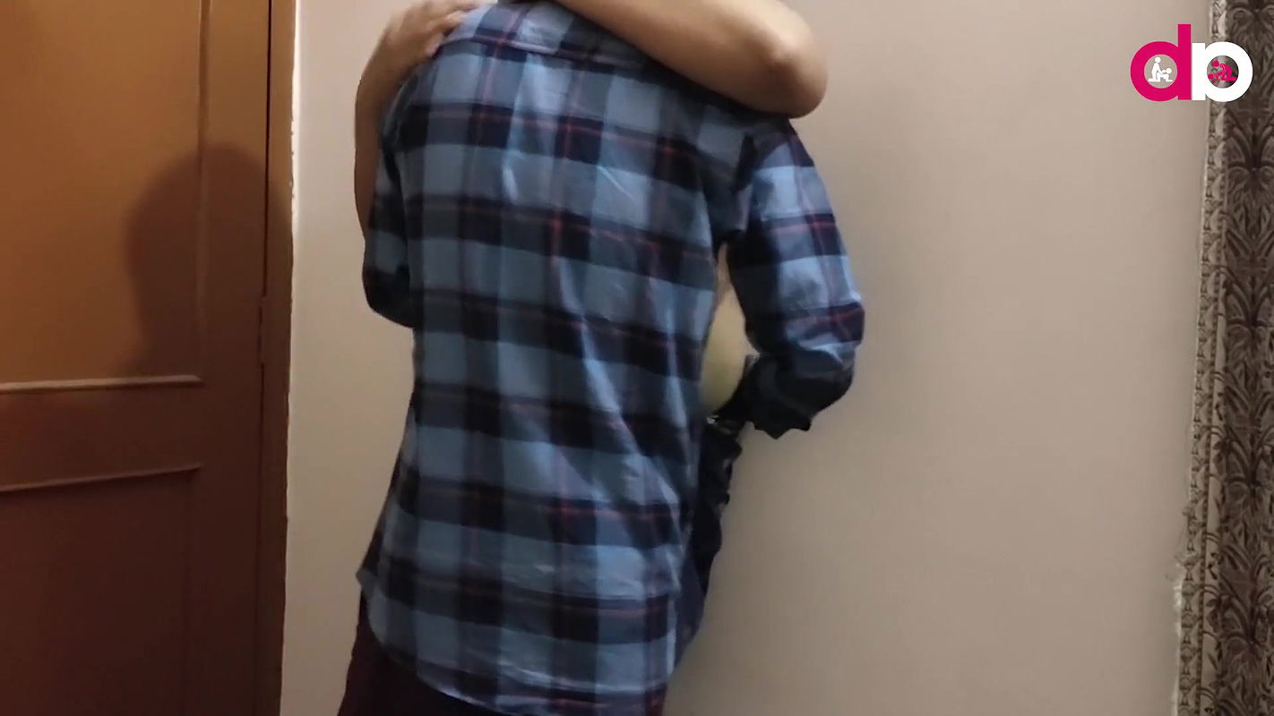 Desi indain maid fucked early in morning in sari