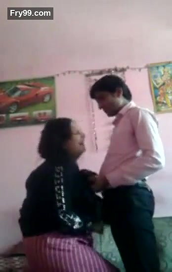 Muslin Aunty Hindu Boyfriend MMS – Movies