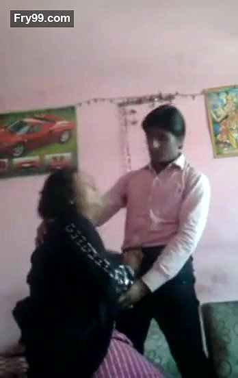 Muslin Aunty Hindu Boyfriend MMS – Movies