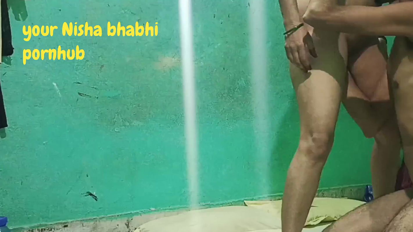 Jija ne sali ke khada Kar ke chut me hath dala fisting