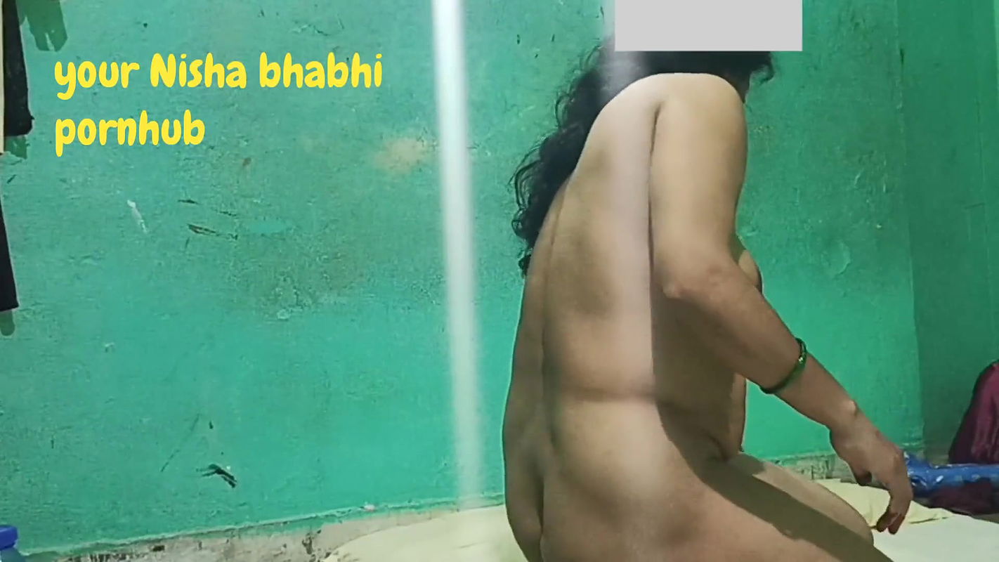 Jija ne sali ke khada Kar ke chut me hath dala fisting