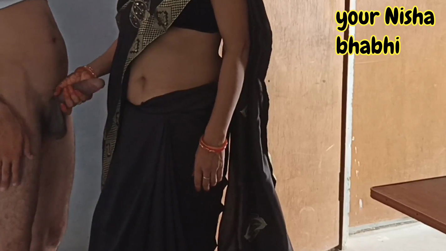 Muslim bhabhi ki sadi utha ke choda chikh nikaldi