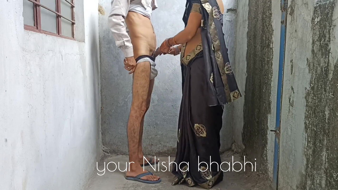 Padosi bahu ne chori se chudai