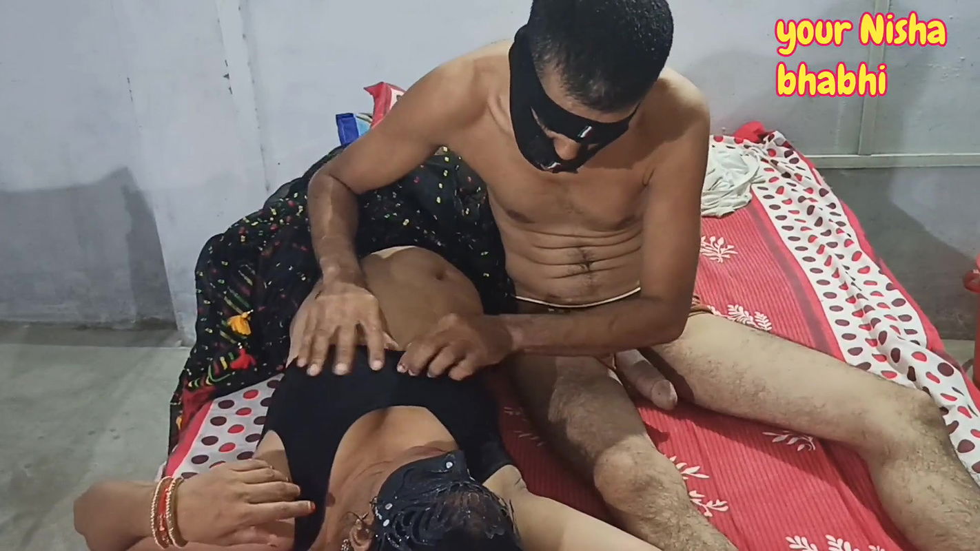 sasur ka payar dabate 2 bahu ne gand marwali