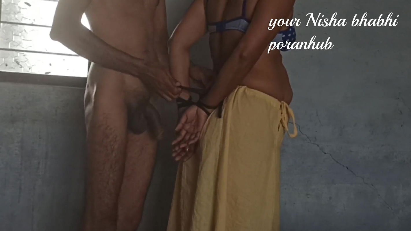 Standing up sister in law put her hand in the pussy