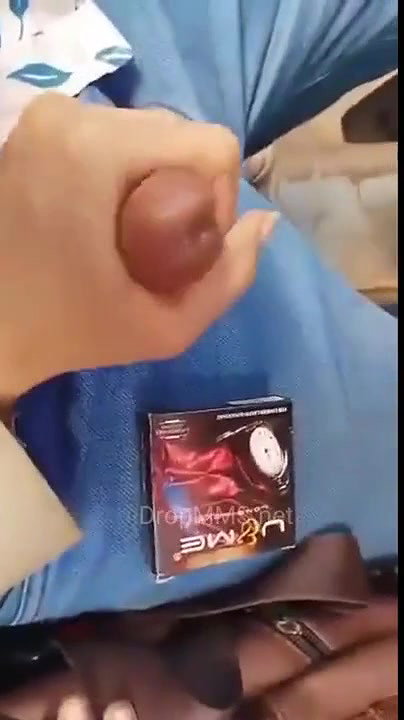 Desi lovers Blowjob while Bus traveling