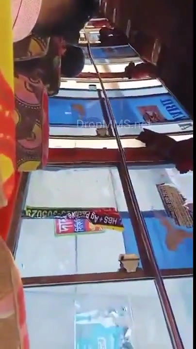 Desi lovers Blowjob while Bus traveling