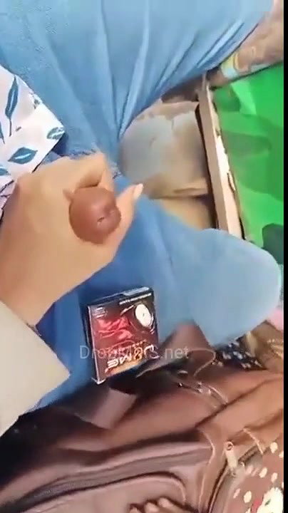 Desi lovers Blowjob while Bus traveling