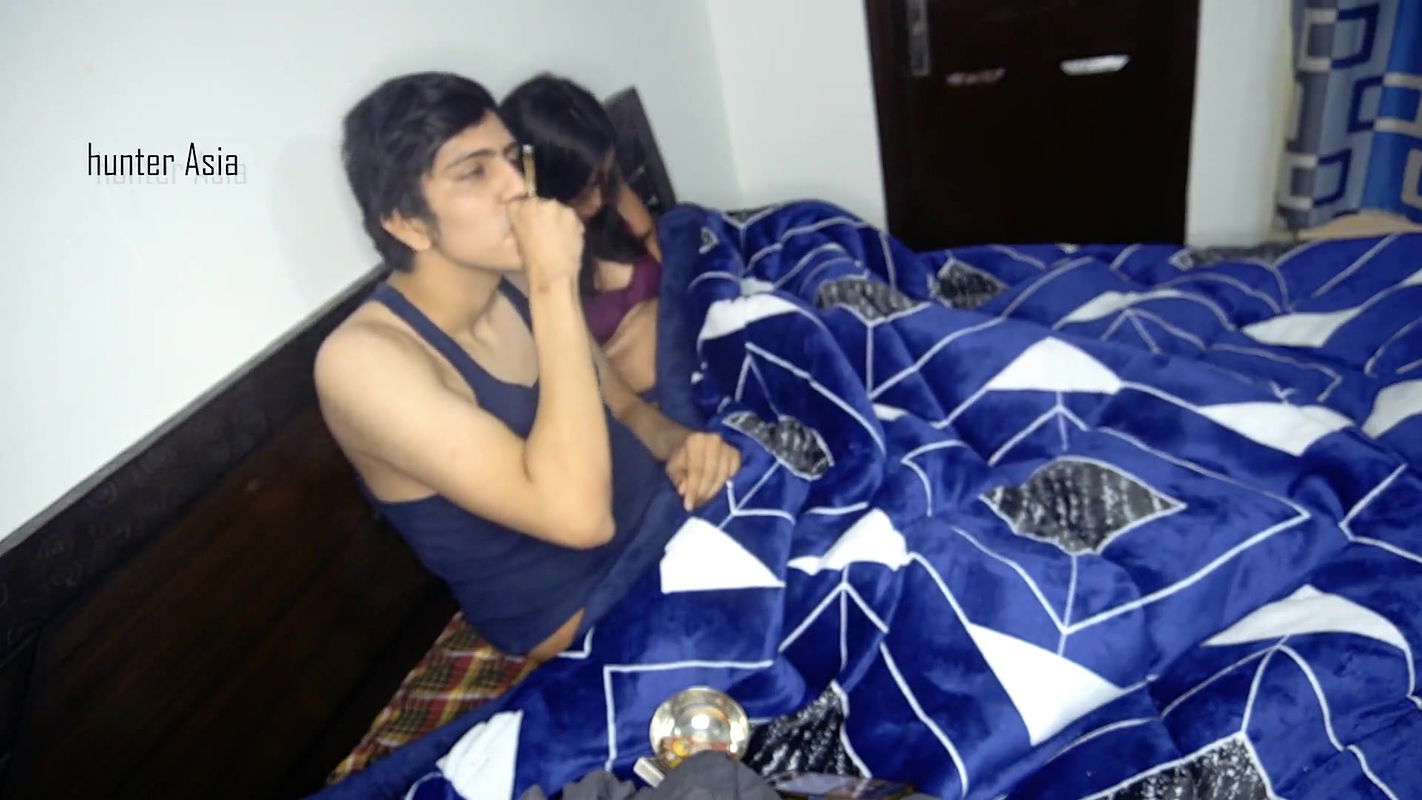 hunter ne camel ka ungliyo se nikal diya chut ka paani – finger fuck