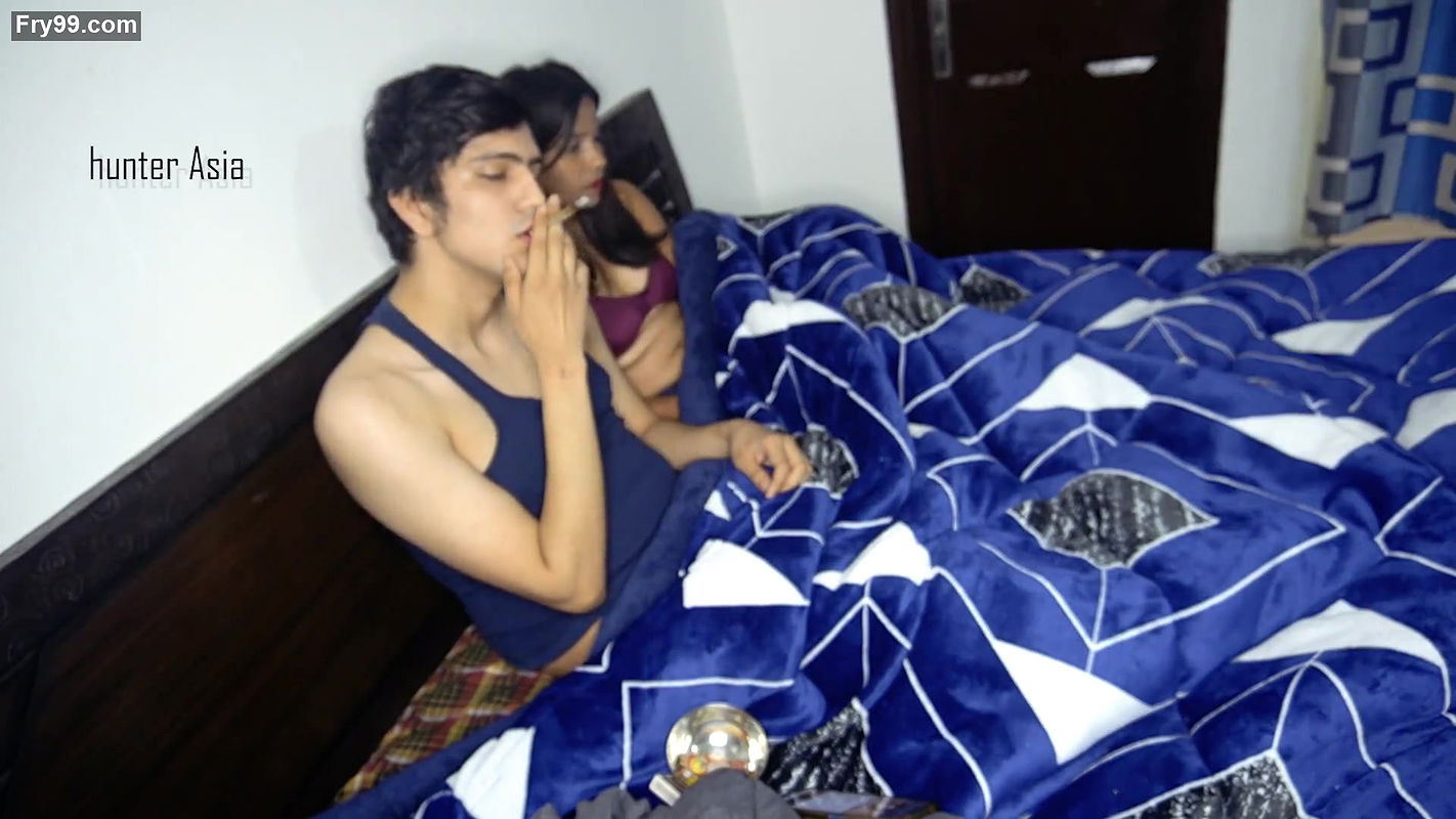 hunter ne camel ka ungliyo se nikal diya chut ka paani – finger fuck