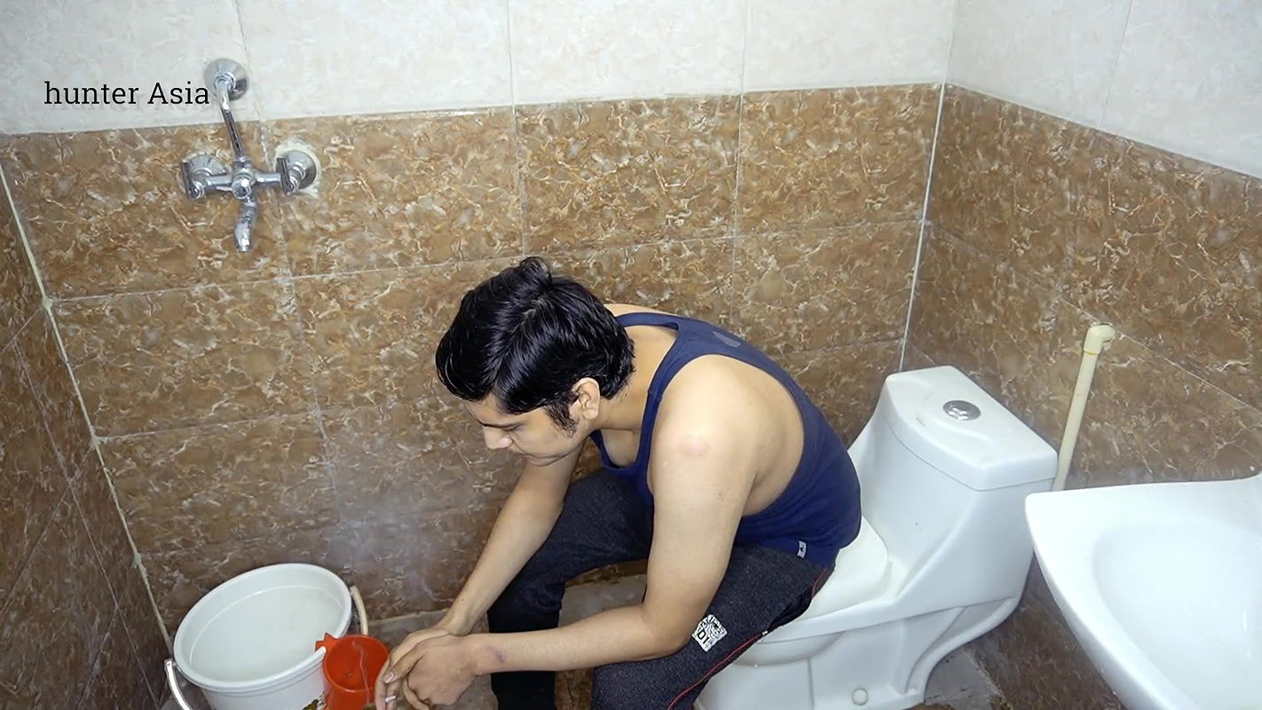 hunter ne camel ki bathroom mein ki chudai – Bathroom sex short clip