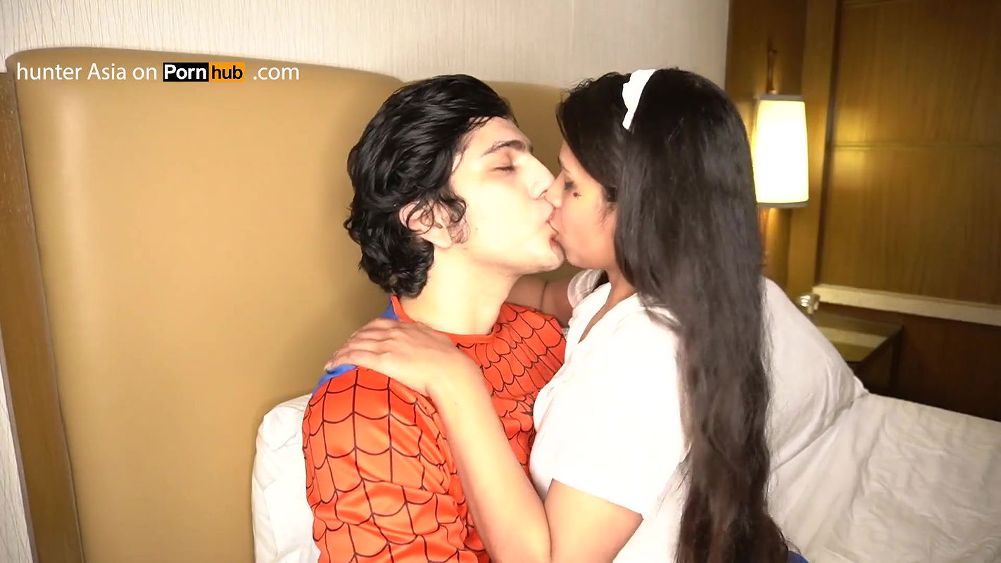 Spiderman long kissing closeup – hot kissing compilation