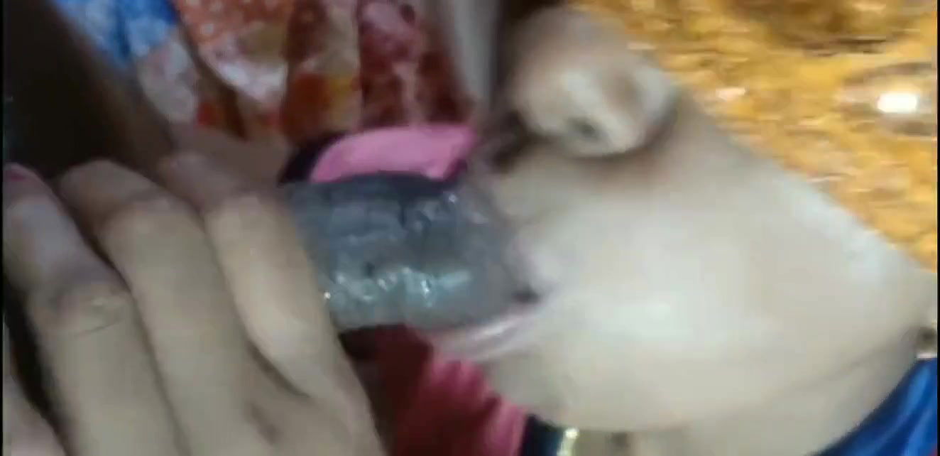 A sales girl in Kochi sucks her boyfriend’s cock in her mouth