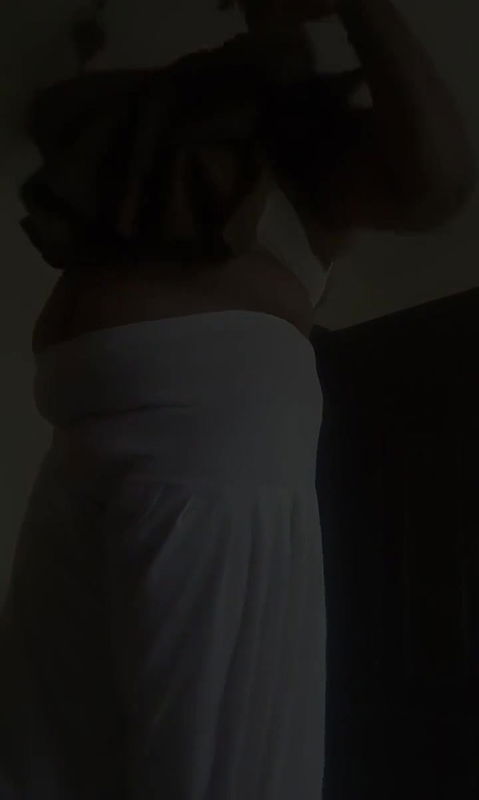 College Tacher Bedroom Dress Change