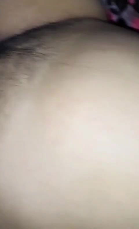 Desi bhabhi ki chut me ungli daal ke pani nikala