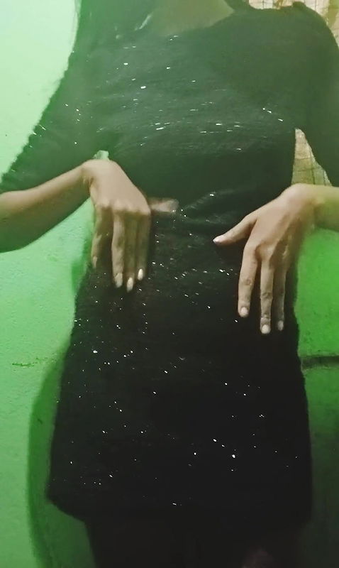 Desi maal living alone