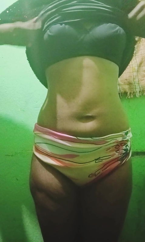 Desi maal living alone