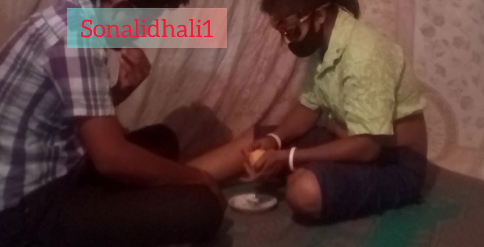 INDIAN BHABHI APNE DEVHAR KO BULAKE CHUDAI KEYA RAT KO