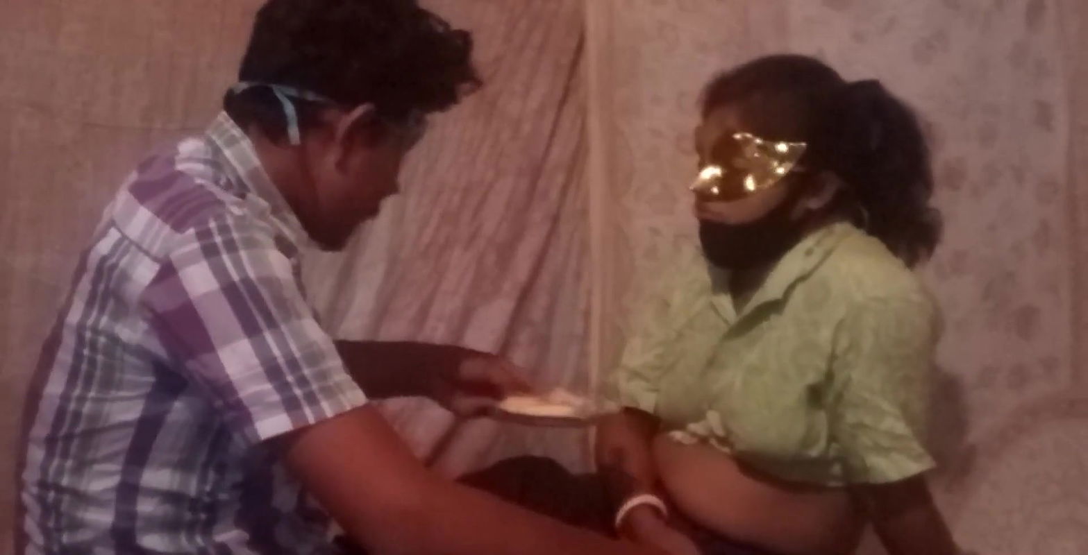 INDIAN BHABHI APNE DEVHAR KO BULAKE CHUDAI KEYA RAT KO