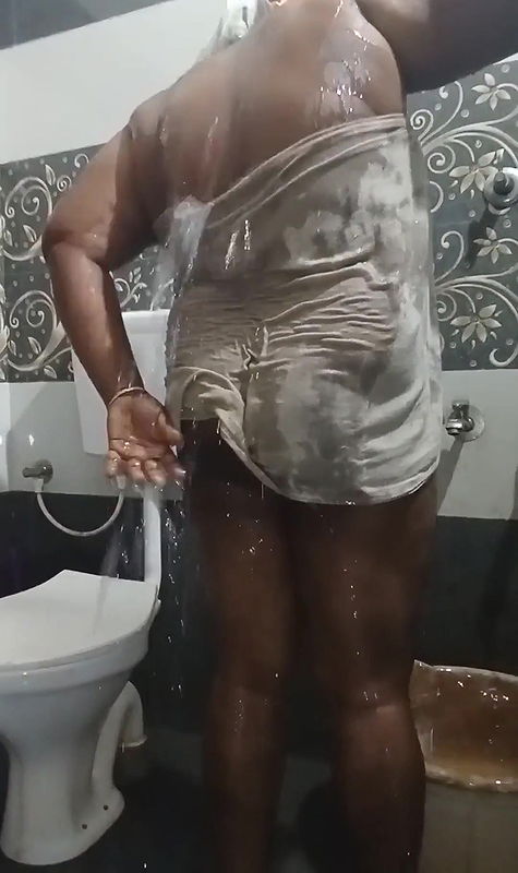 Indian lady bathing performance