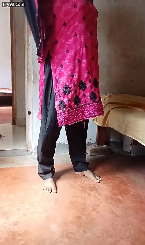 Lady bedroom dress change