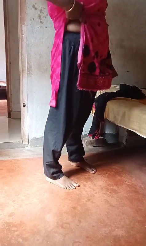 Lady bedroom dress change