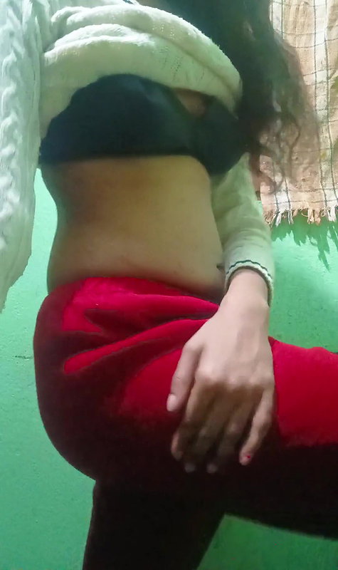 Someone make a video with me comments fast I am living alone subscribe this channel and enjoy with me guys