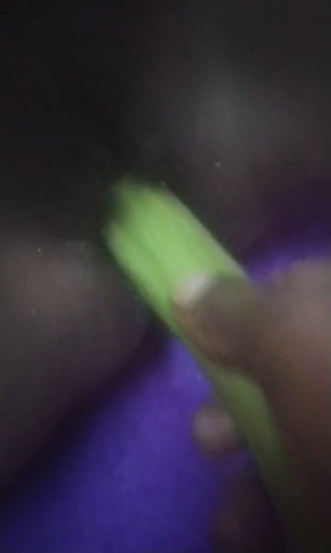 Wife fuck by big vegetable