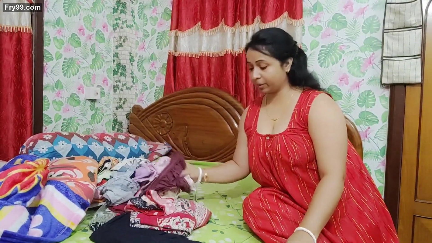 Sumi showing melons when cutting Watermelon vlog