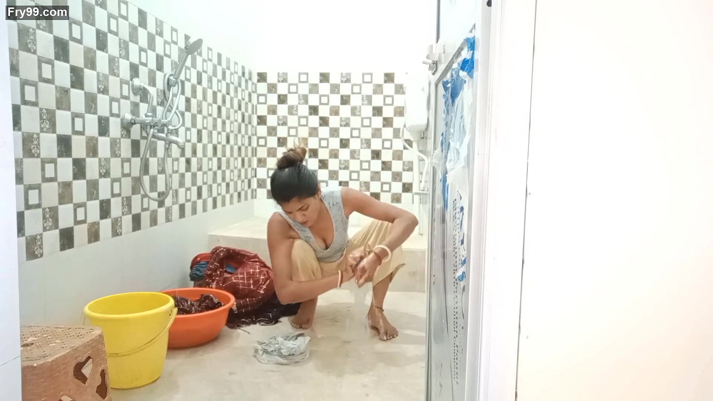 Urmila boob show lifestyle vlogs garmi hye tauba uper se itne kabre