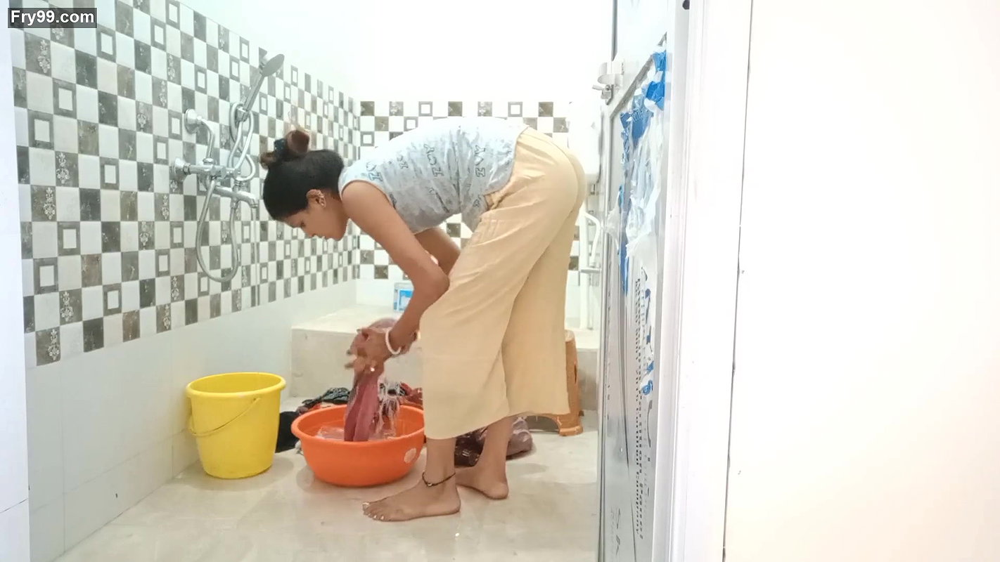 Urmila boob show lifestyle vlogs garmi hye tauba uper se itne kabre