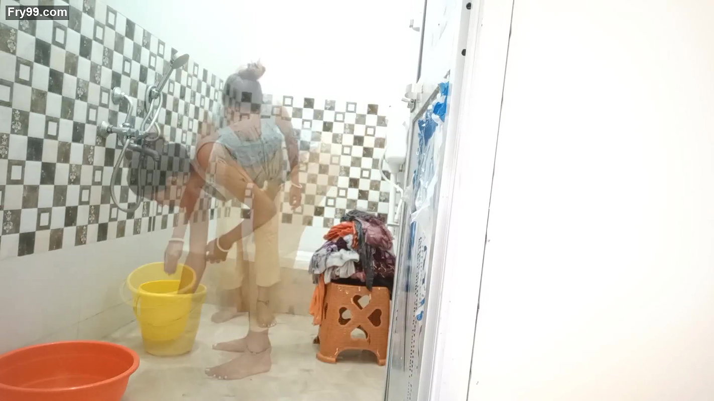 Urmila boob show lifestyle vlogs garmi hye tauba uper se itne kabre