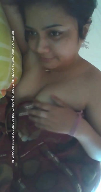 Sexy Desi Girl Showing Boobs