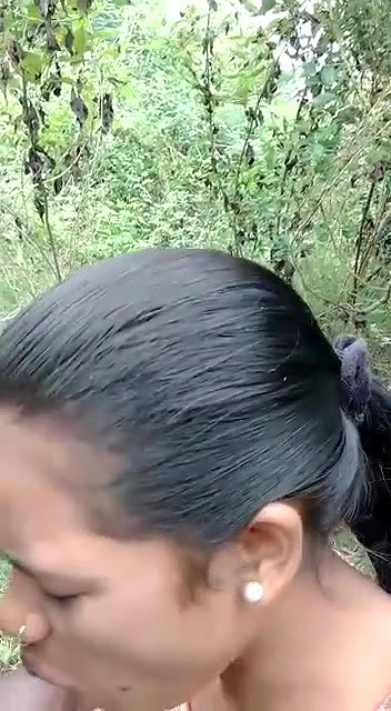 Desi girl oral sex outdoor