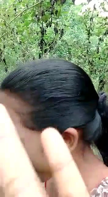 Desi girl oral sex outdoor