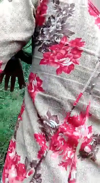 Desi girl oral sex outdoor