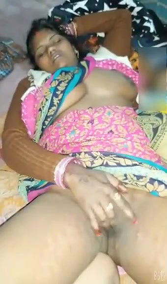 Desi Bhabhi Fingering Pussy