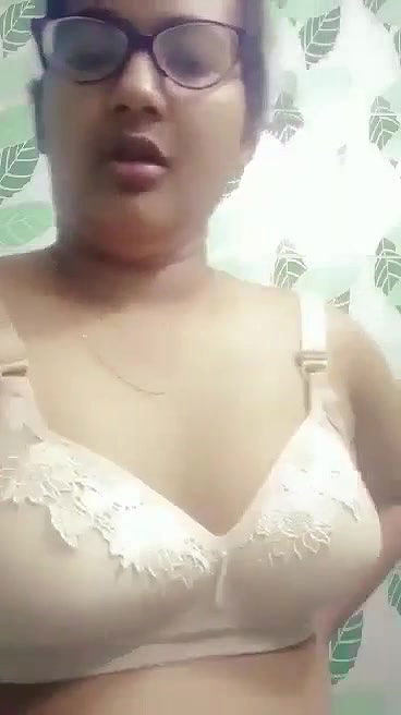 Desi Cutie Pressing Boobs