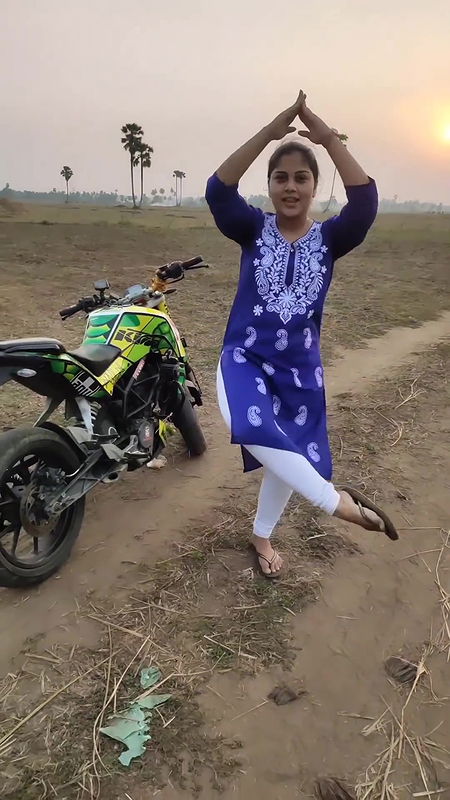 Beautiful chubby girl hot dance chubby thighs