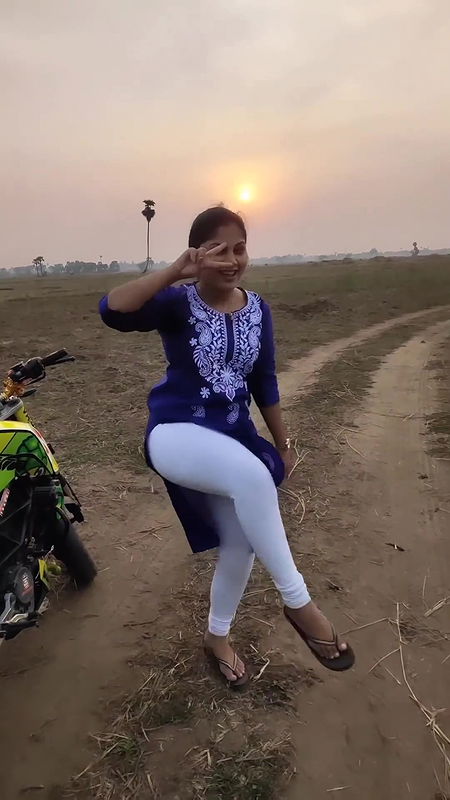 Beautiful chubby girl hot dance chubby thighs