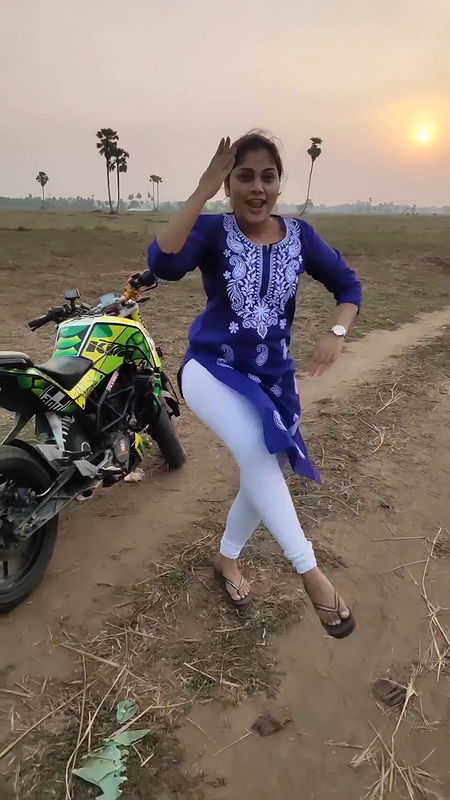 Beautiful chubby girl hot dance chubby thighs