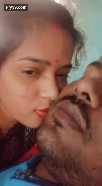 Desi village jija sali kiss