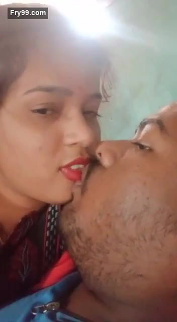 Desi village jija sali kiss