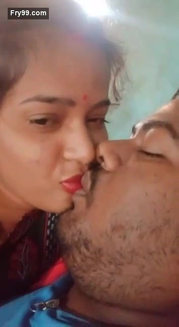 Desi village jija sali kiss
